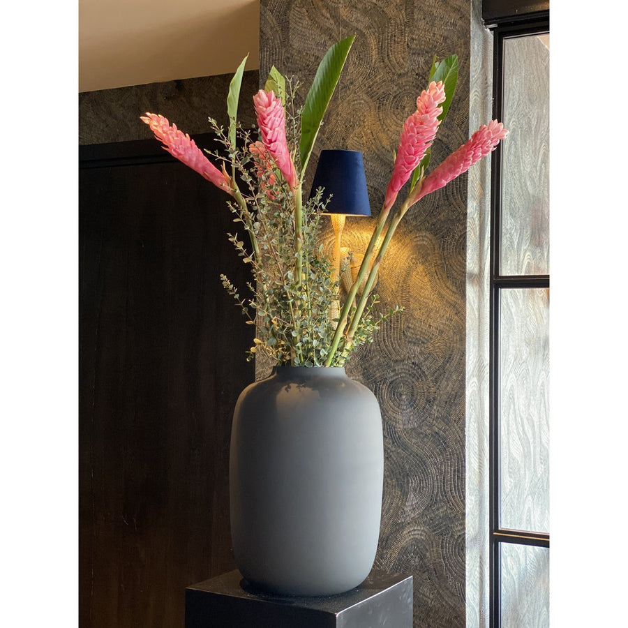 Zwarte glazen vaas – Mondgeblazen design in diverse maten