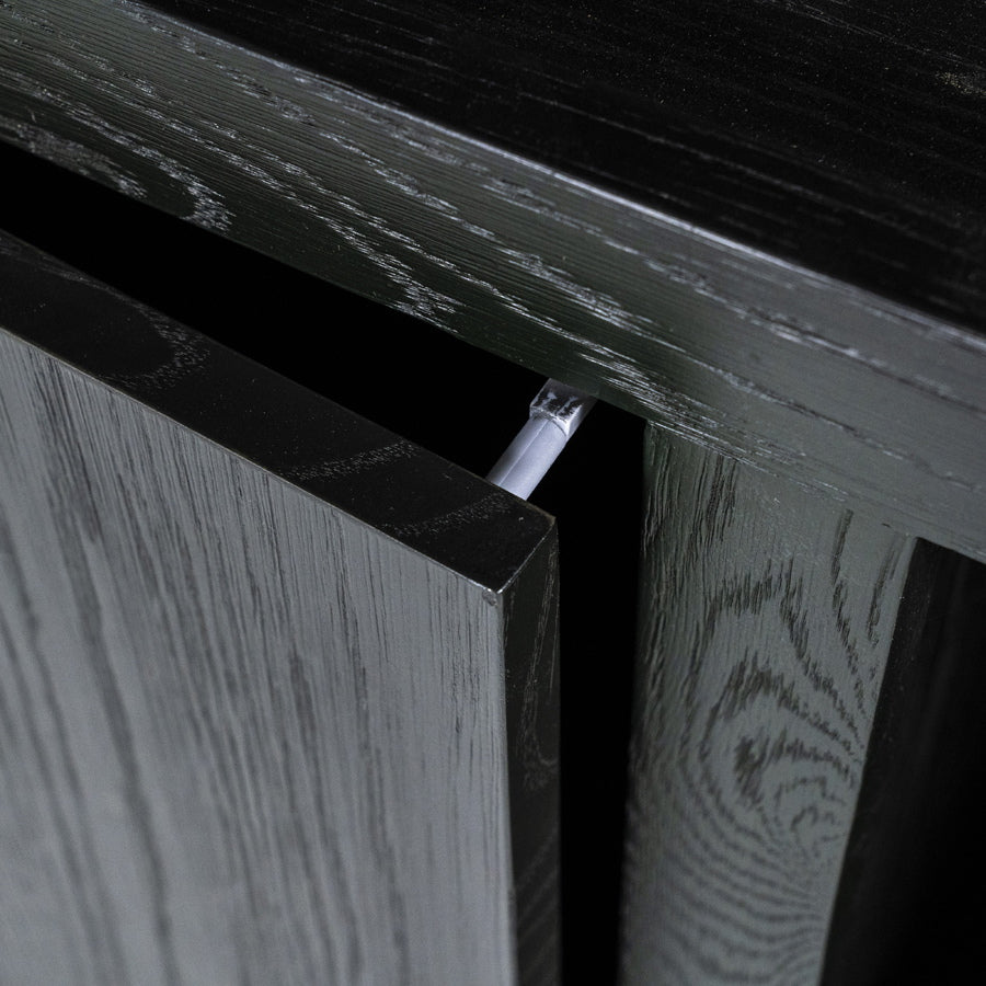 Kabinet Helsinki – eiken & eikenfineer zwart 120x170cm