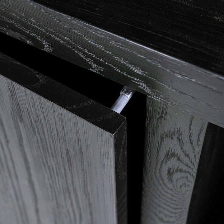 Kabinet Helsinki – eiken & eikenfineer zwart 120x170cm