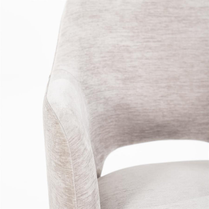 Stoel Esmee met armleuning – polyester & metaal beige mellow