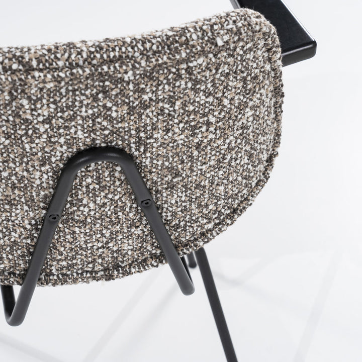 Stoel Jon met armleuning – stof & metaal taupe maywood