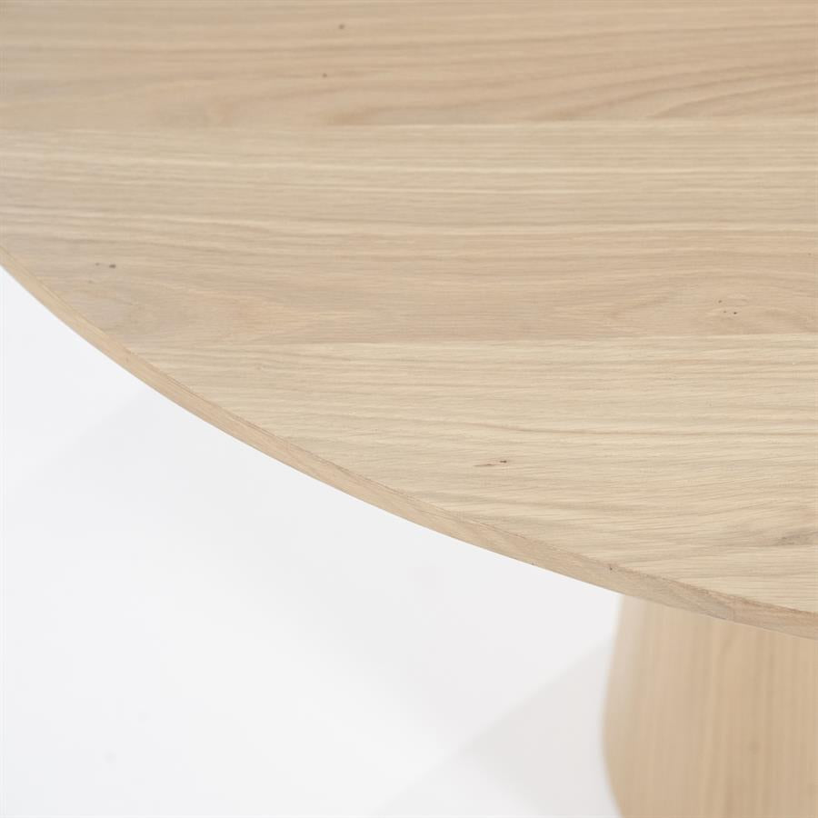 Ronde eettafel Nola detail van het eikenfineer