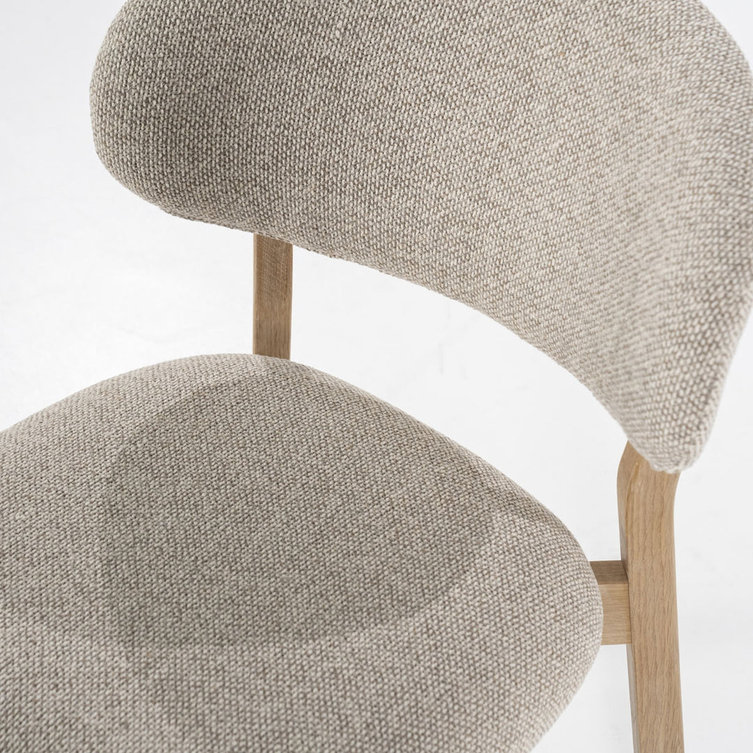 Stoel Mikky – stof & eikenhout naturel taupe moon