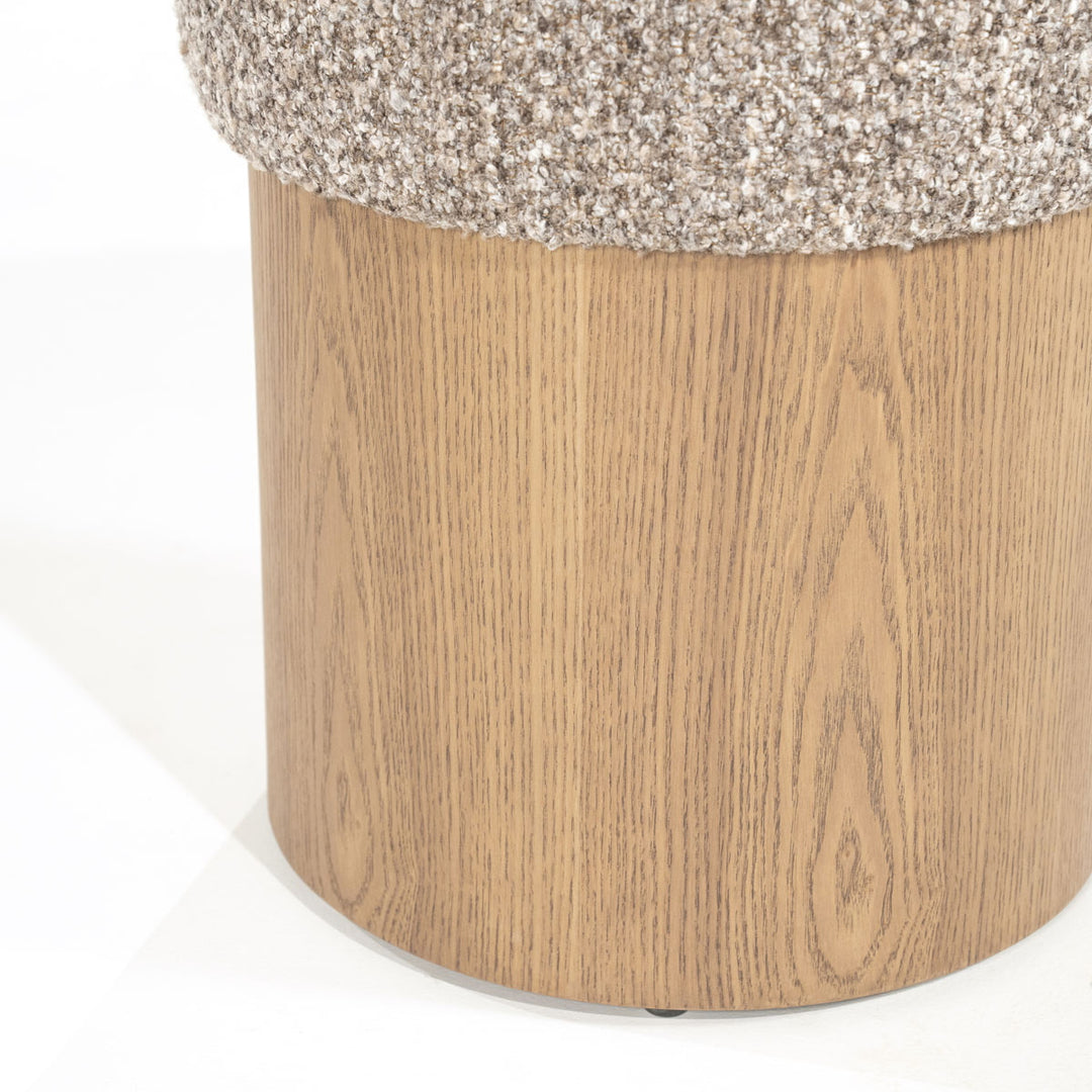 Poef George – stof & hout taupe flou