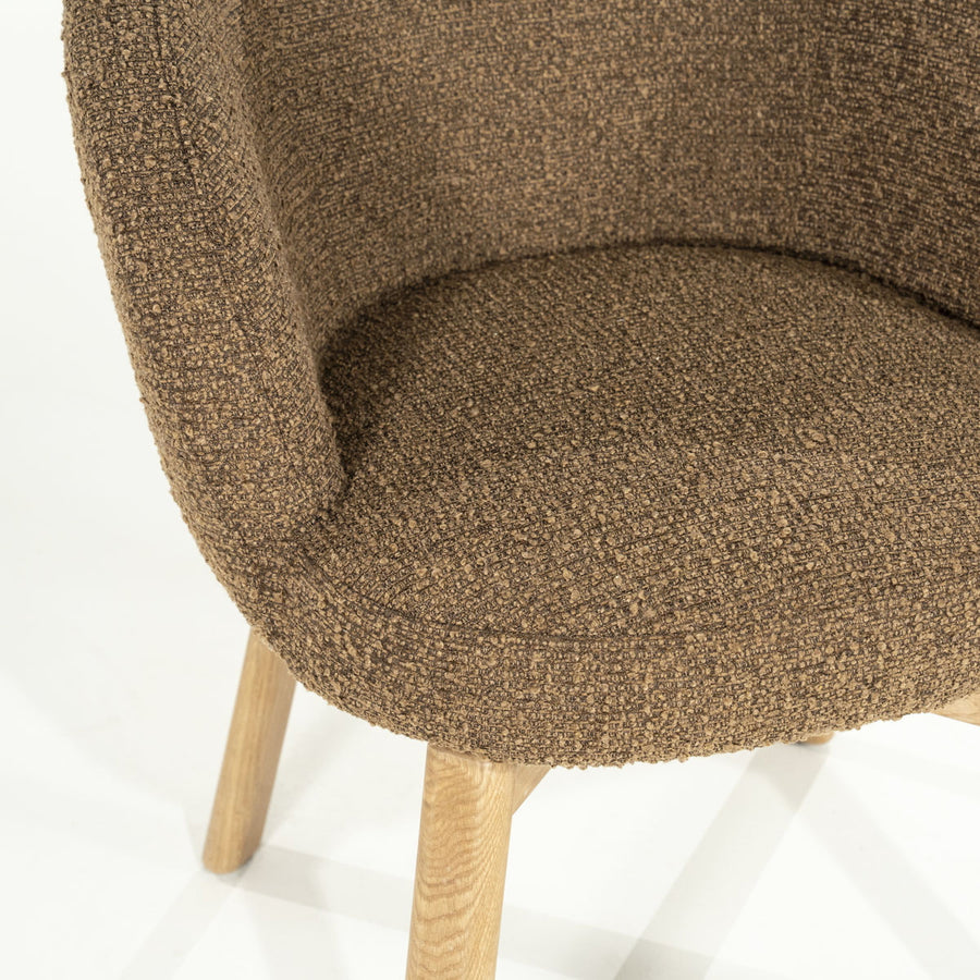Stoel Livia – stof & hout bruin hush
