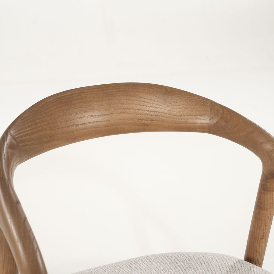 Barstoel Rayven – essenhout & stof lichtbruin