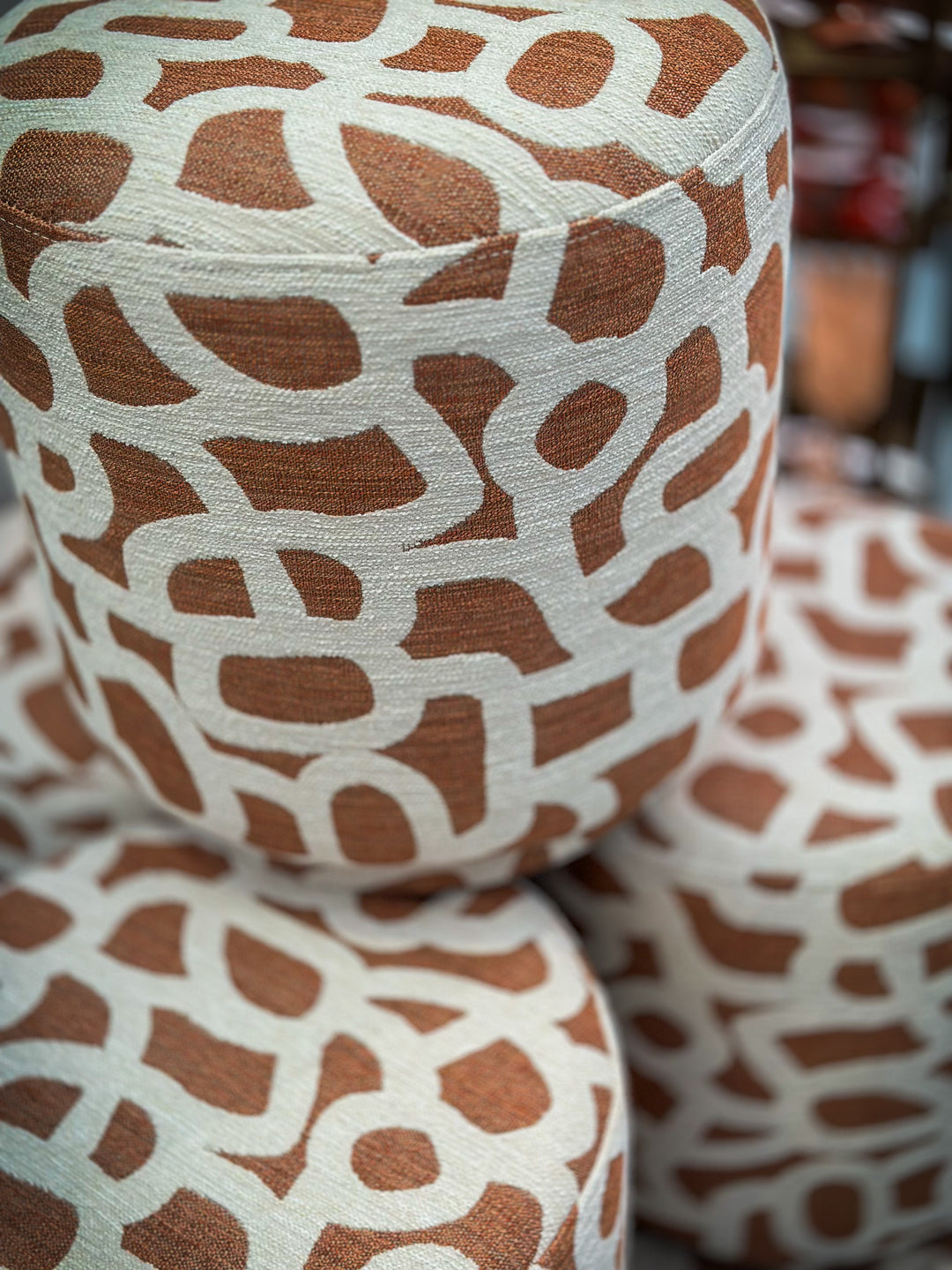 Ronde Poef Taupe met Beige Print – Devon
