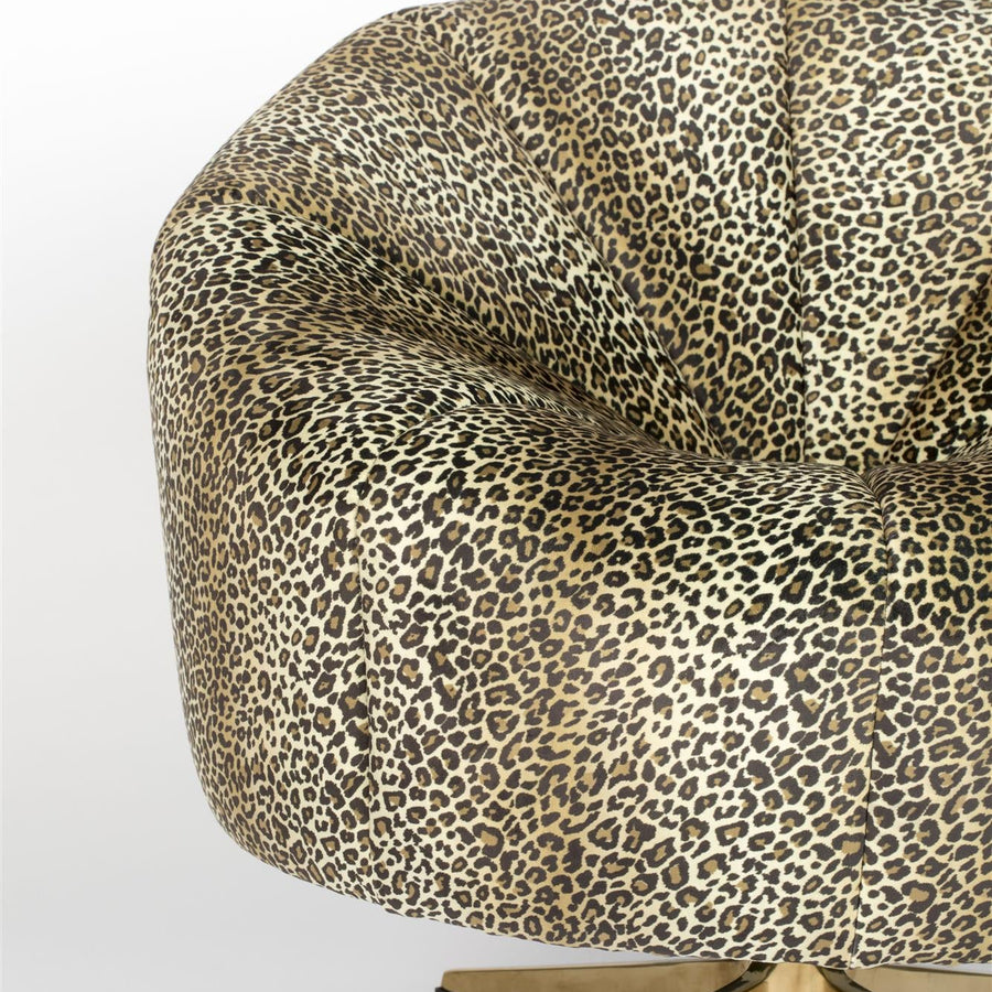 Bold Monkey Loungestoel met Panterprint – Fluwelen Draaifauteuil Design