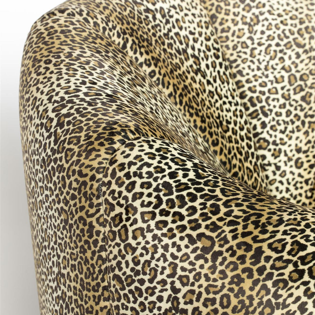 Bold Monkey Loungestoel met Panterprint – Fluwelen Draaifauteuil Design
