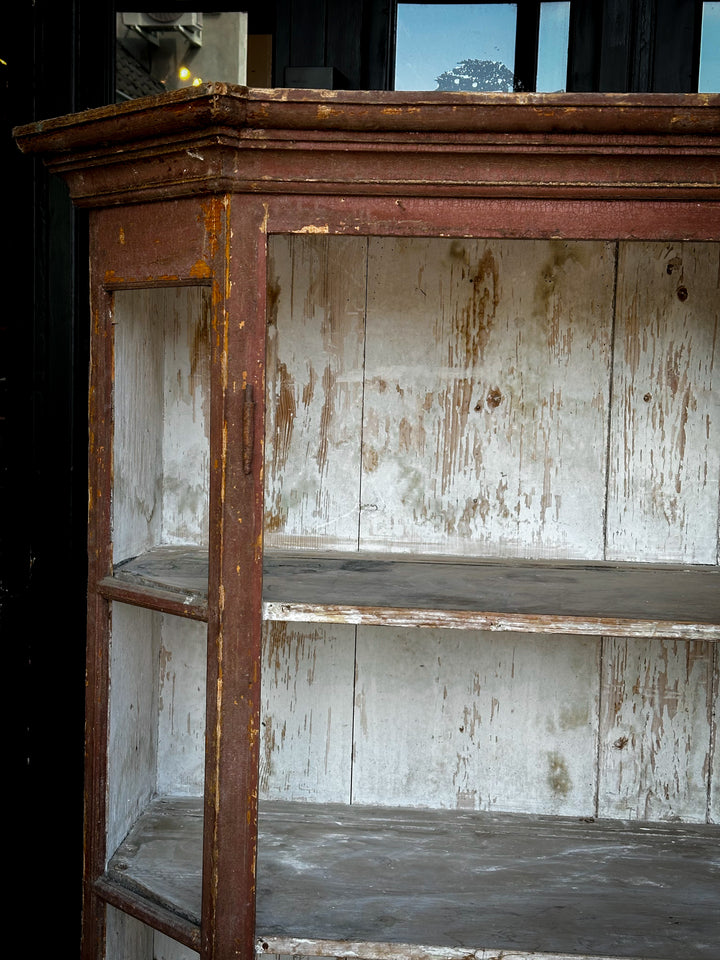 Oude vintage servies kast