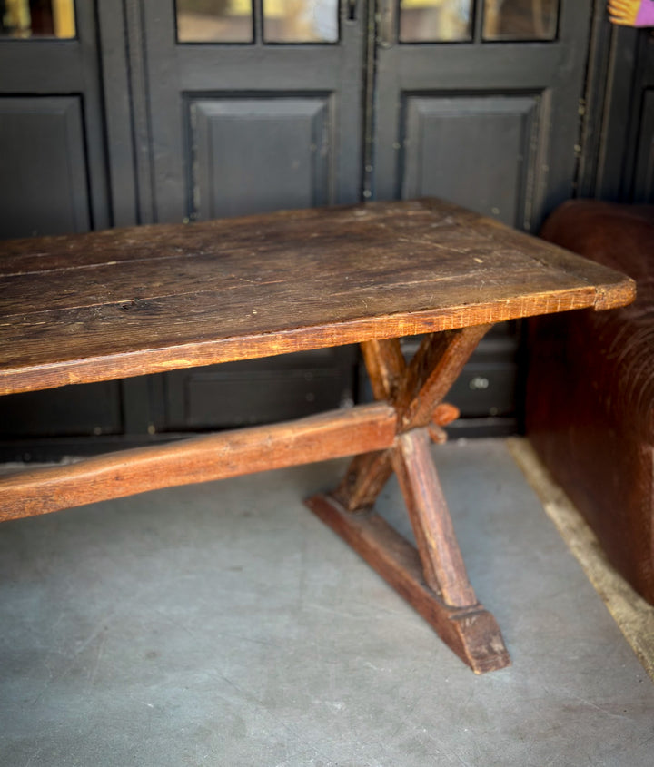Oude vintage klooster tafel
