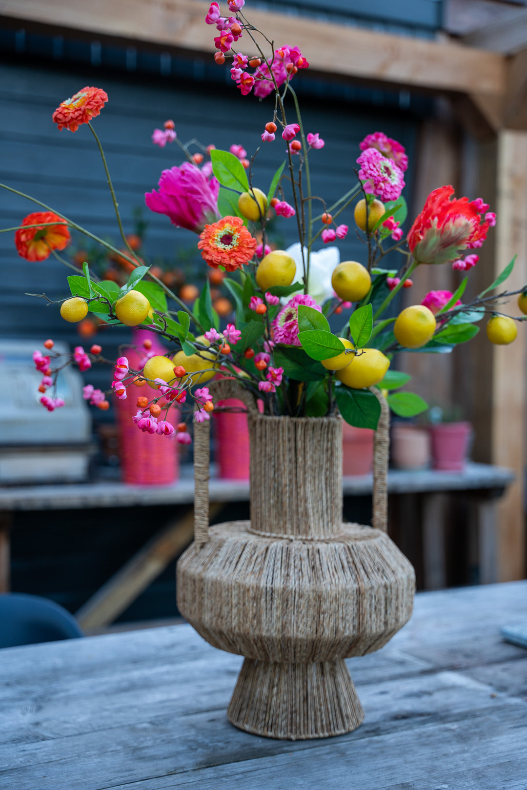 Fruity boeket & rotan vaas