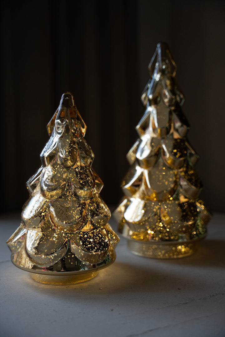 Gouden verlichte kerstboom