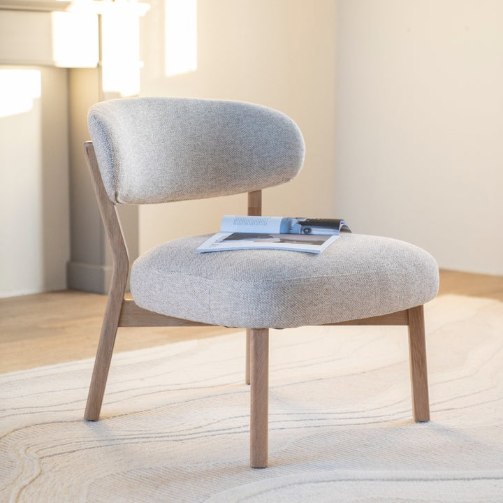 Fauteuil Mikky – stof & eikenhout naturel beige moon