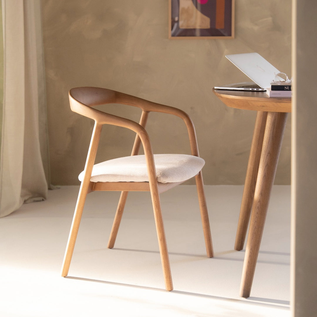 Stoel Rayven – essenhout & stof lichtbruin