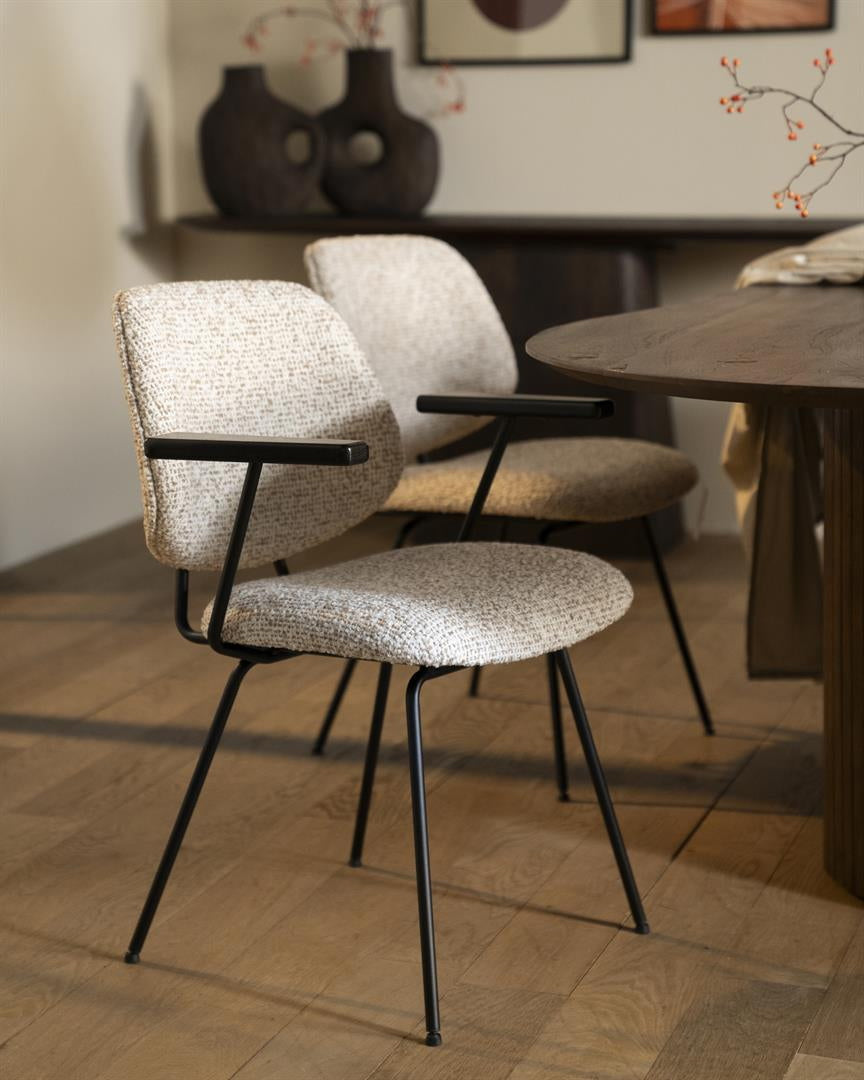 Stoel Jon met armleuning – stof & metaal beige maywood