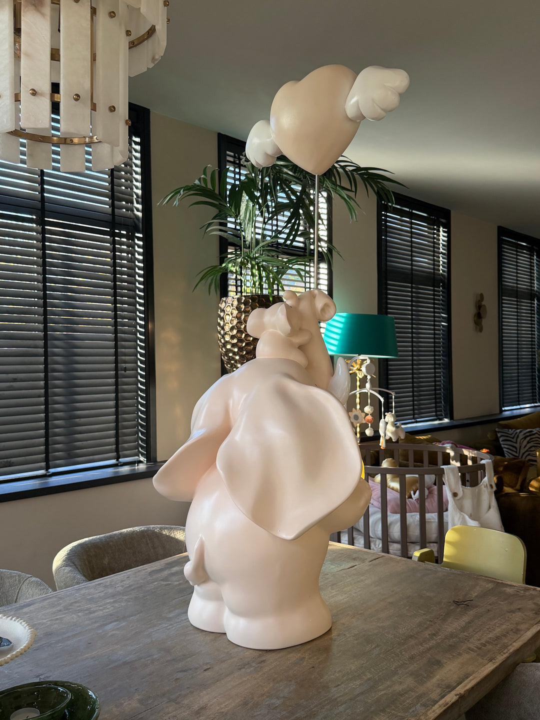 Baby Beer met Lichtgevende Maan – Luxe Decorlamp 135 cm