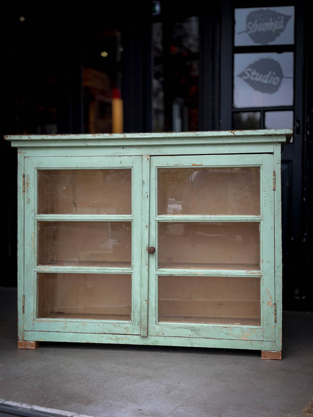 Franse brocante vitrine kast