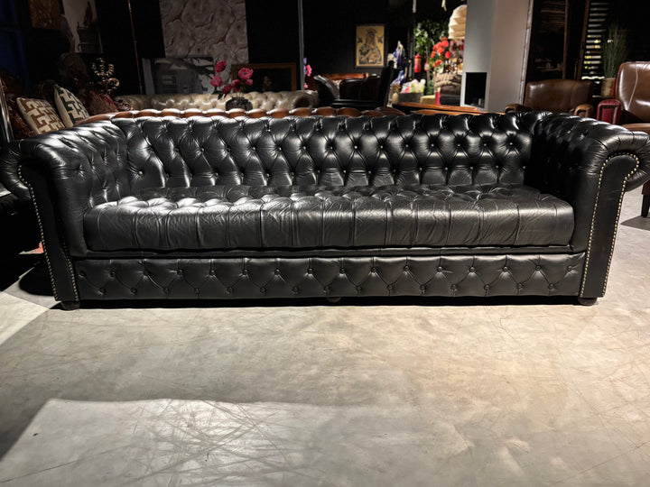 Engelse Chesterfield Bank Buttonseat 2.50 breed Zgan