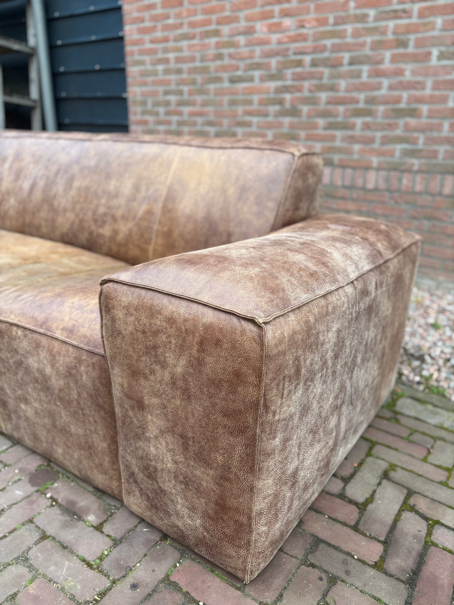 Buffelleren Bank 4.50 mtr. Breed Stoer & Vintage