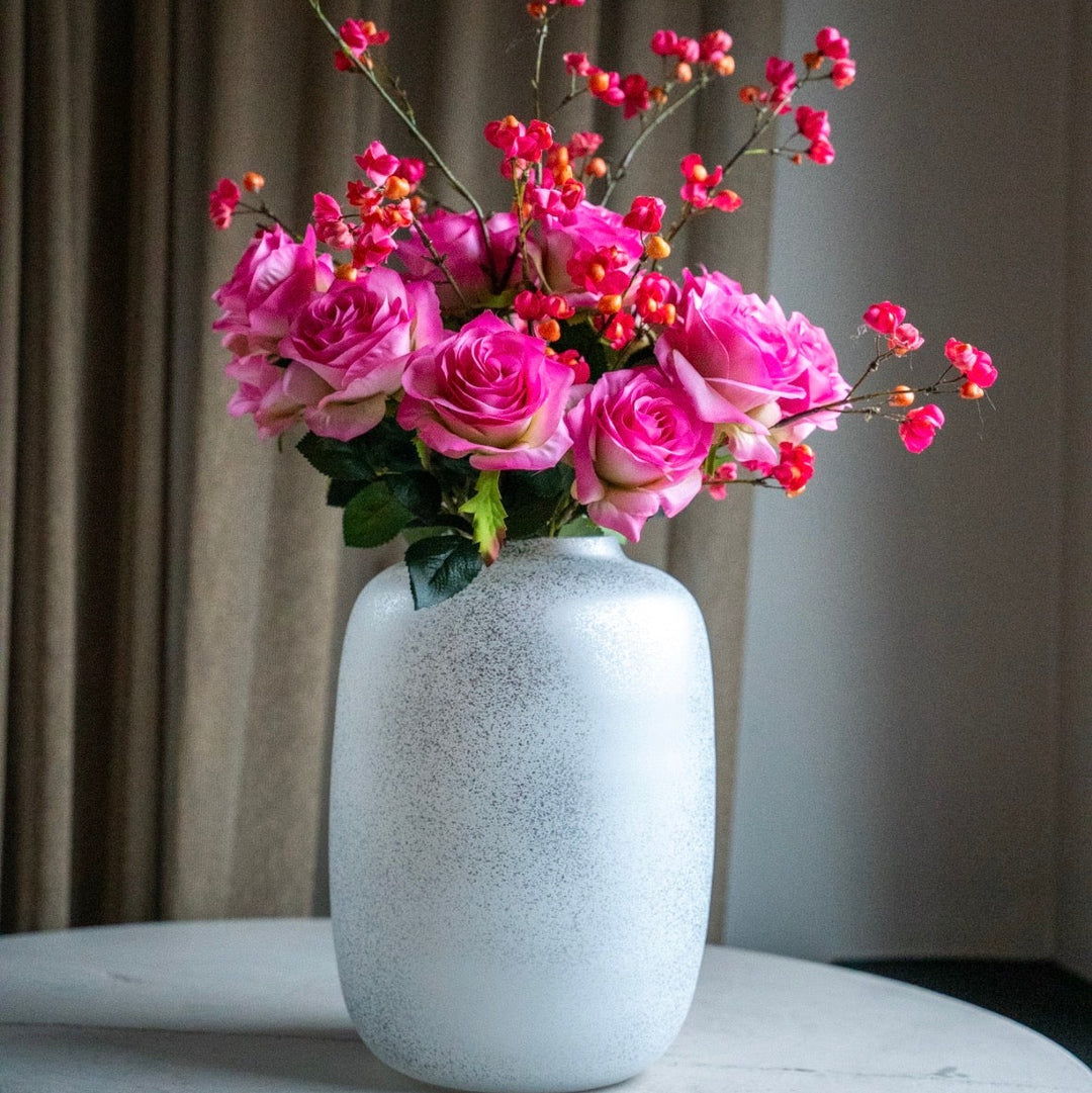 Zijden Valentijnsboeket met Artic Sparkle Silver Vaas