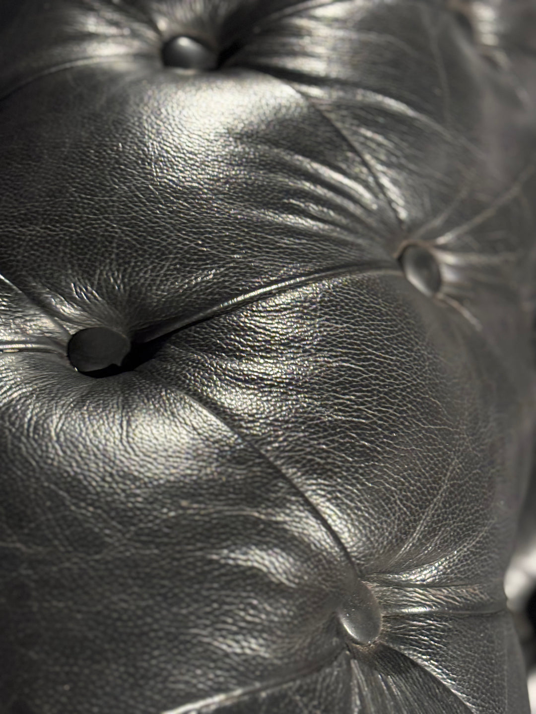 Engelse Chesterfield Bank Buttonseat 2.50 breed Zgan