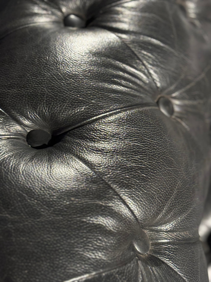 Engelse Chesterfield Bank Buttonseat 2.50 breed Zgan