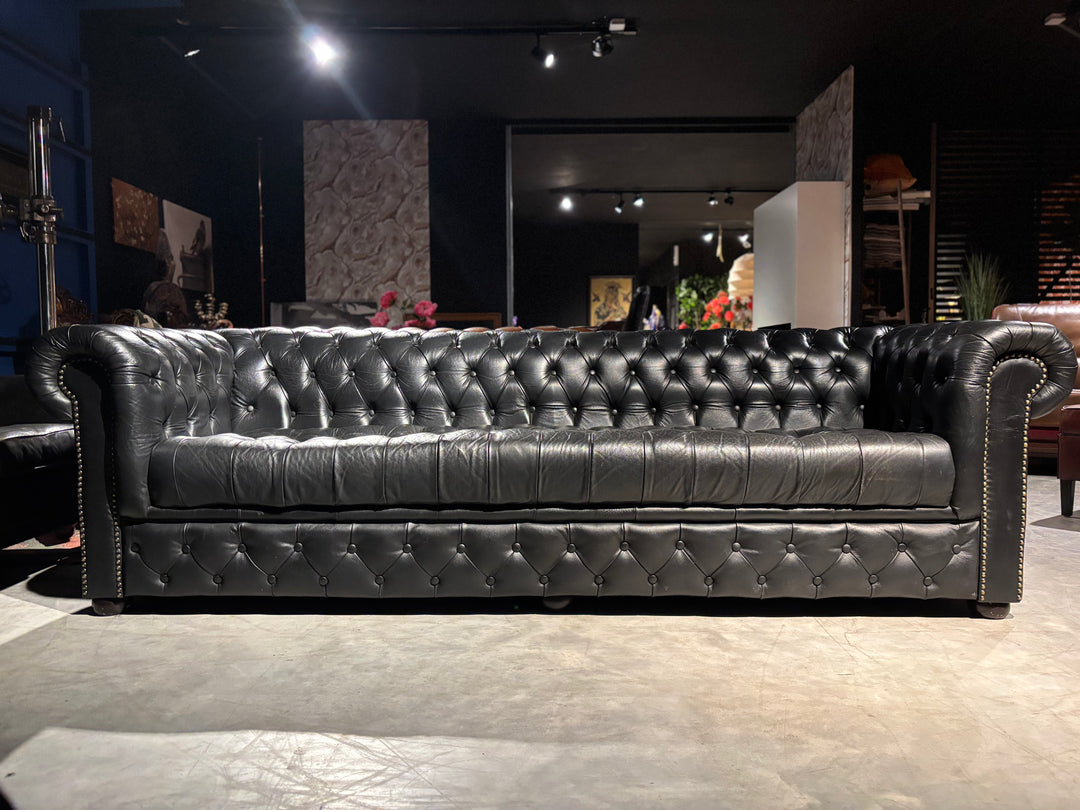 Engelse Chesterfield Bank Buttonseat 2.50 breed Zgan