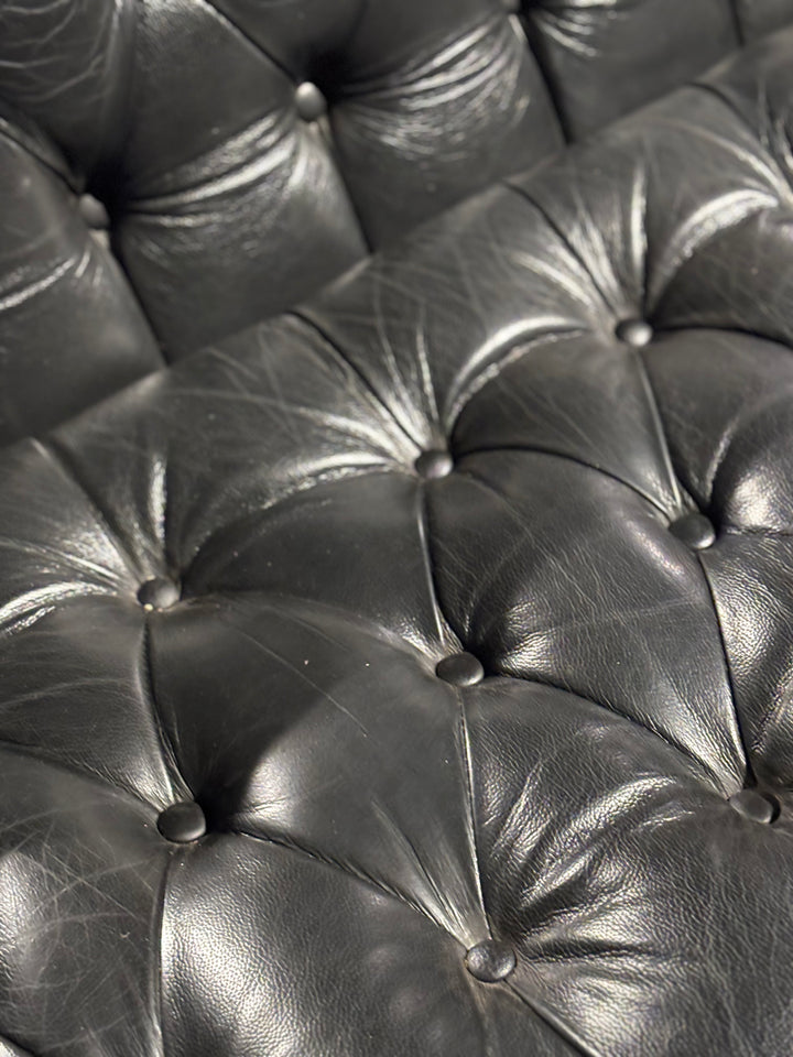 Engelse Chesterfield Bank Buttonseat 2.50 breed Zgan