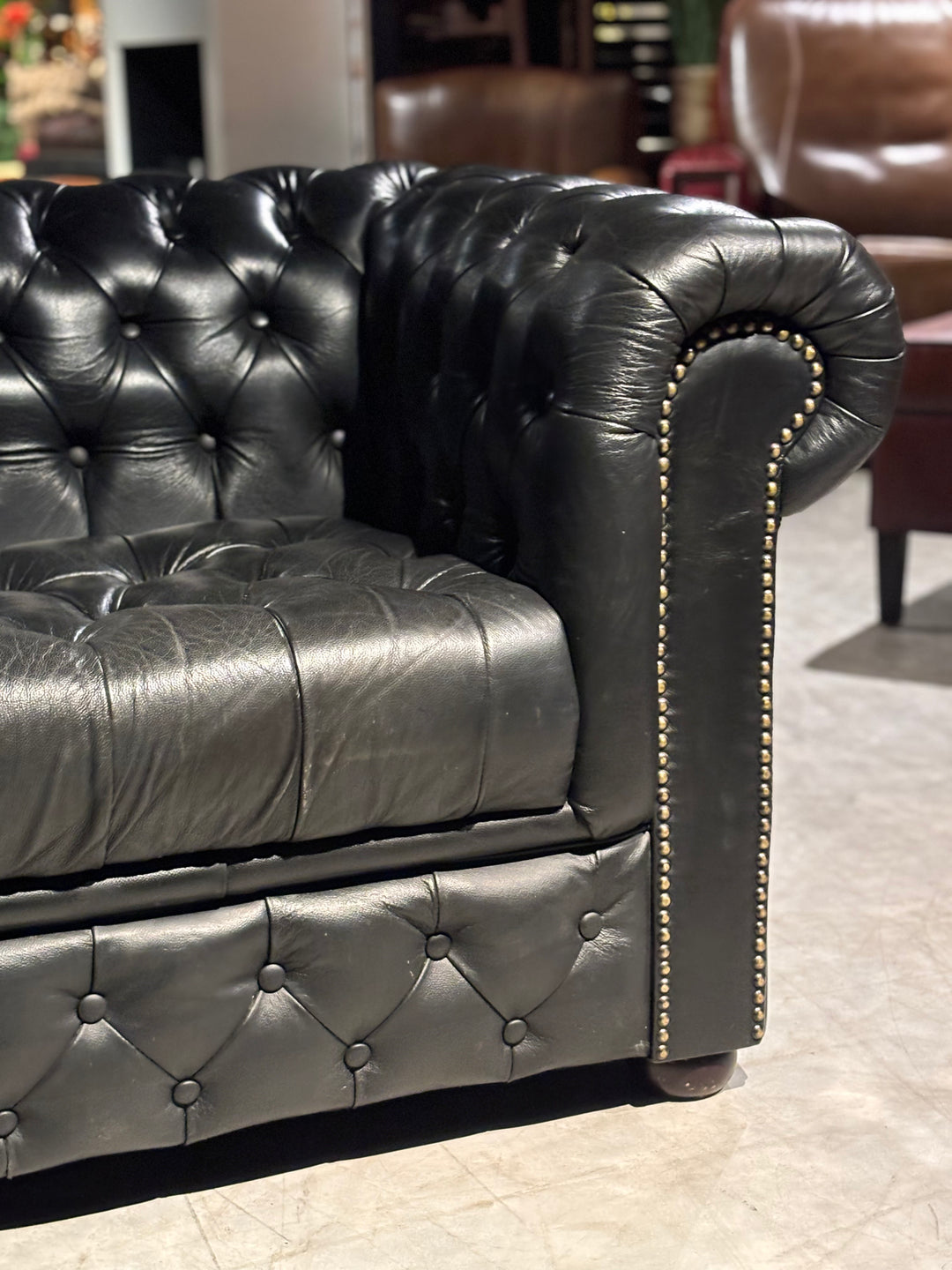 Engelse Chesterfield Bank Buttonseat 2.50 breed Zgan