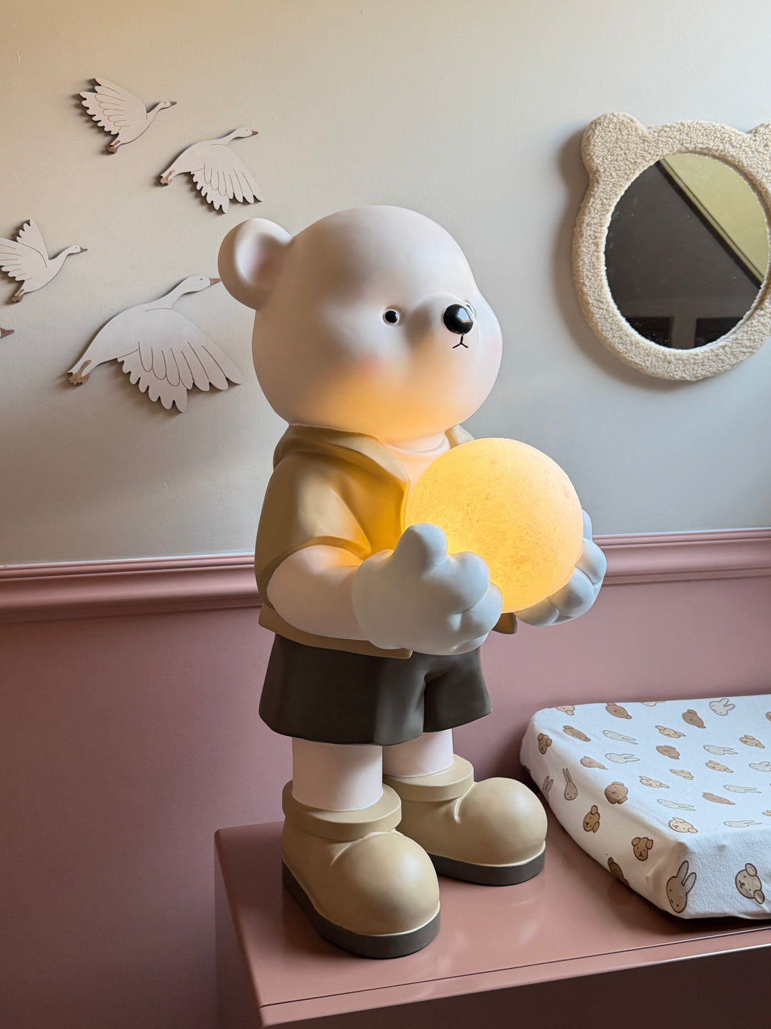 Baby Beer Lamp 75cm – Luxe Kinderkamer Decor met Warm Licht