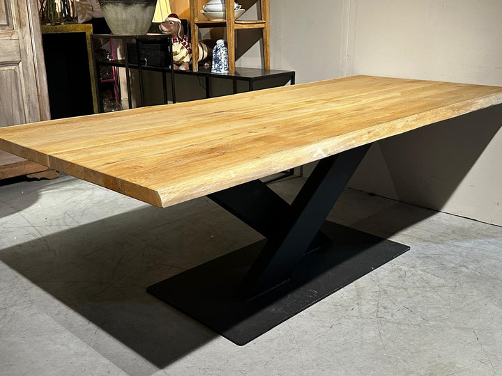 Eiken Eettafel met Stalen Poot Nieuwstaat
