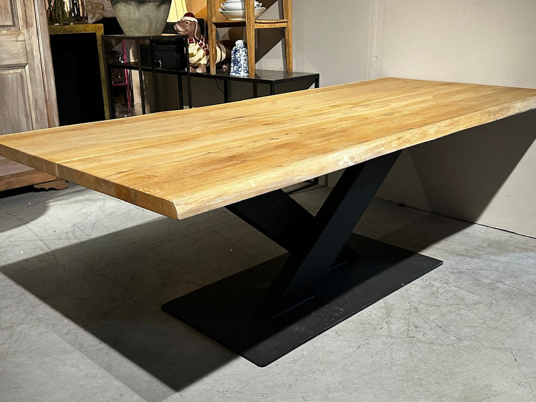 Eiken Eettafel met Stalen Poot Nieuwstaat