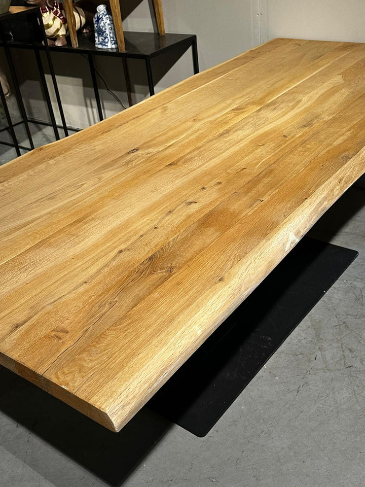 Eiken Eettafel met Stalen Poot Nieuwstaat