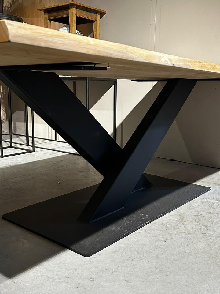 Eiken Eettafel met Stalen Poot Nieuwstaat