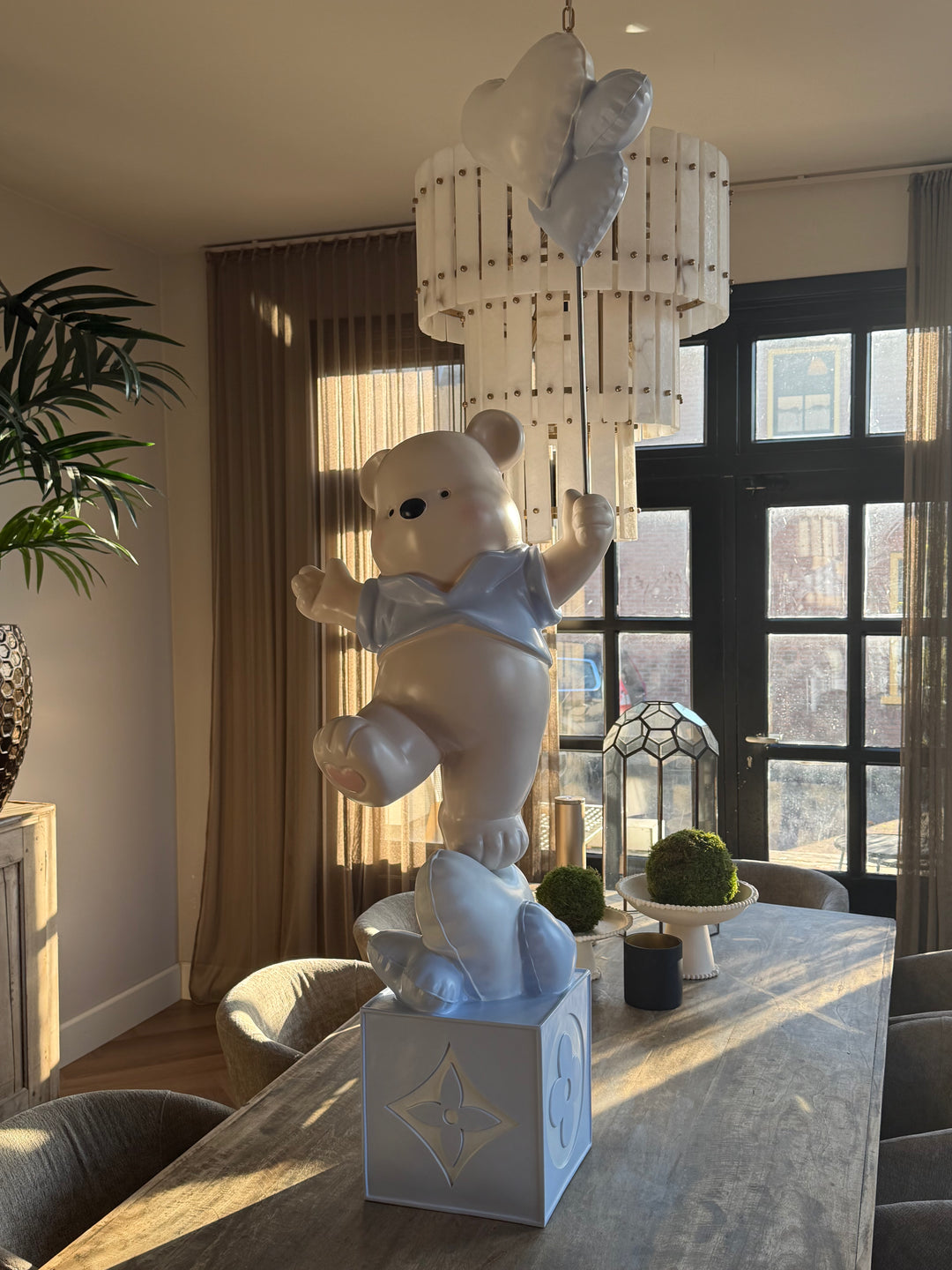 SkyDream Balloon Bear – Luxe Decorbeeld met Hart Ballonnen (165 cm)
