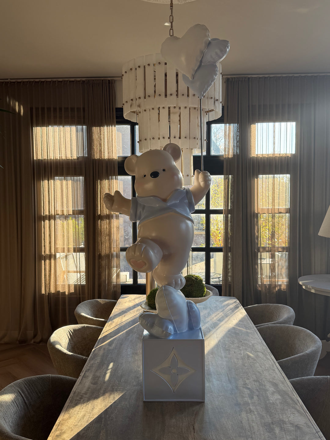 SkyDream Balloon Bear – Luxe Decorbeeld met Hart Ballonnen (165 cm)