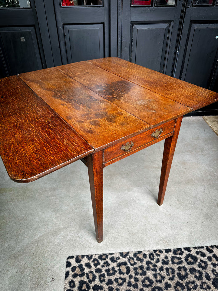 Antieke hangoor tafel vintage