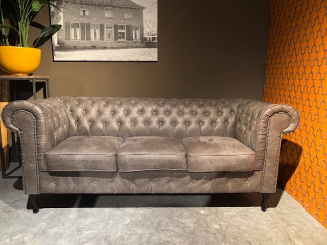 Chesterfield 3 zits Bank Grijs geschuurd Leer