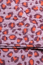 Detail van het handgeweven katoen met luipaardprint