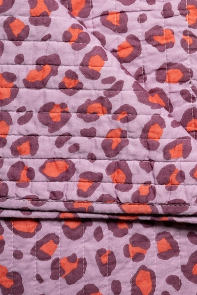 Detail van het handgeweven katoen met luipaardprint