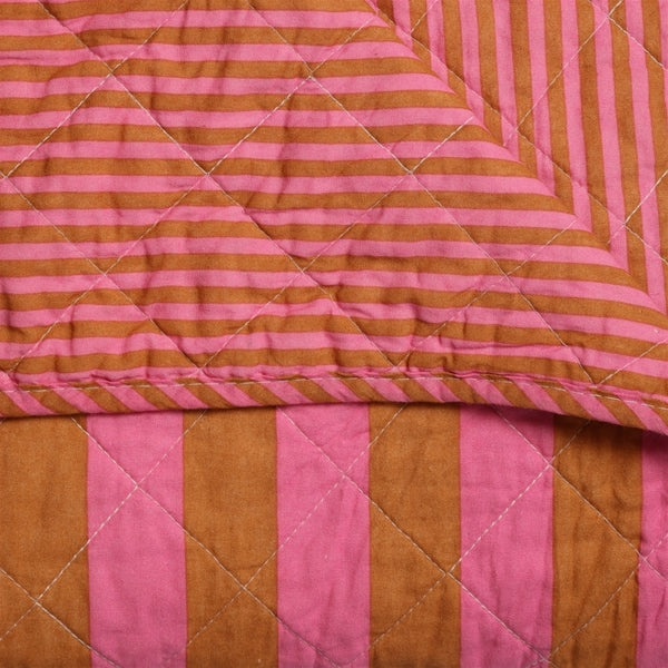 Ommezijde van de quilt plaid met eigen dessin