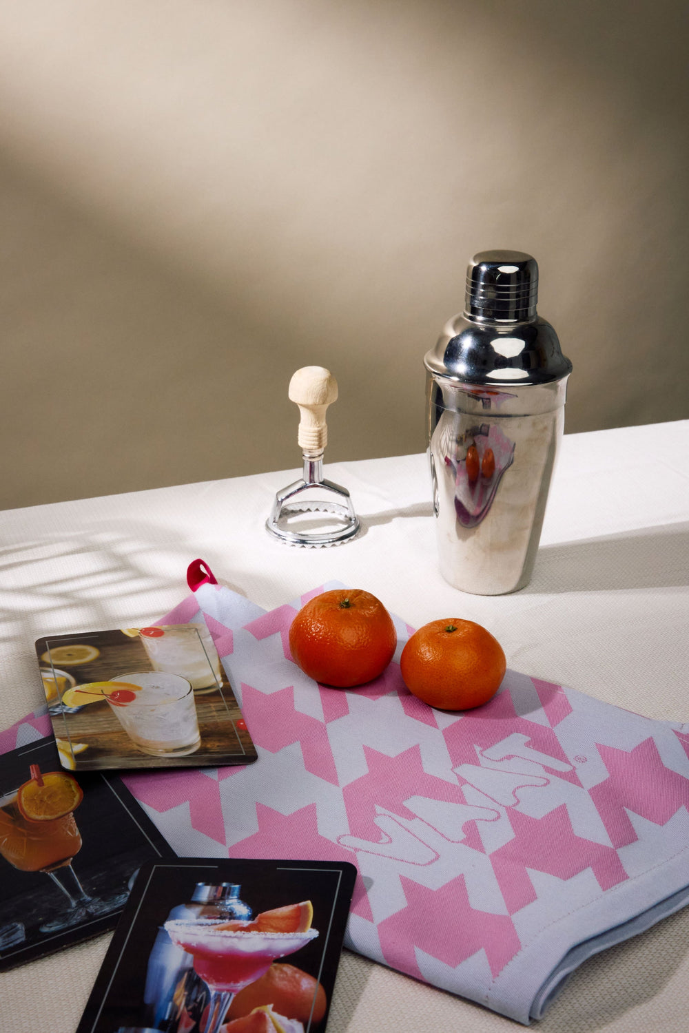 Fuchsia pied-de-poule theedoek in de keuken