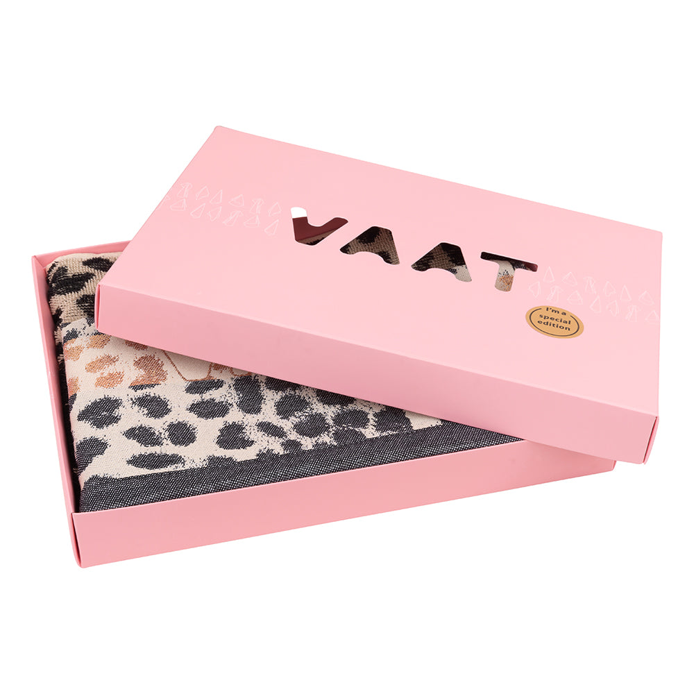 Cadeauset theedoek en handdoek leopard zwart zand goud in VAAT cadeaudoos