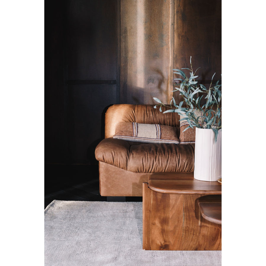 Cognac Radley fauteuil in een interieur