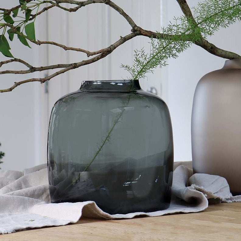 Bartica Grey vaas – Ronde mondgeblazen vaas van grijs glas