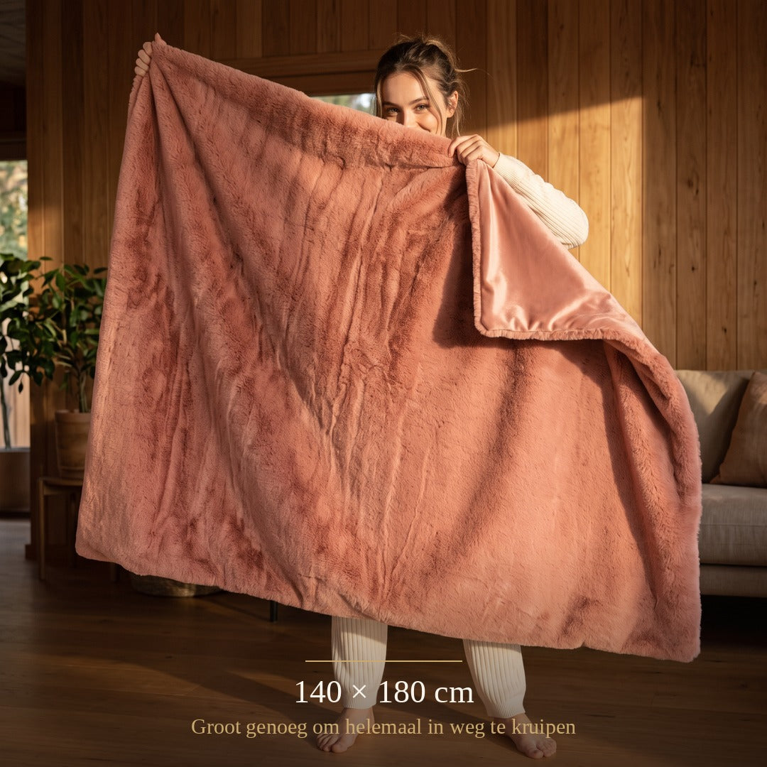 Bontplaid ZIZI roze 140x180 cm opengehouden – zo groot is hij in het echt
