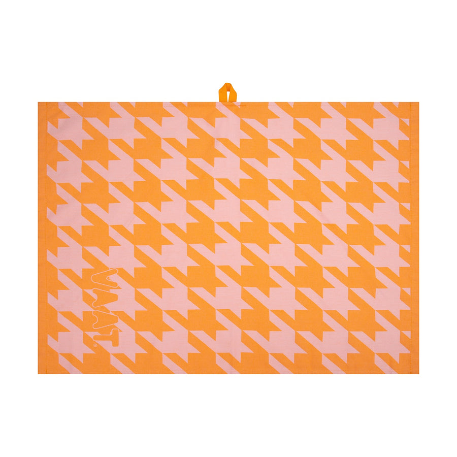 Keukenhanddoek pied-de-poule roze oranje hangend aan haakje