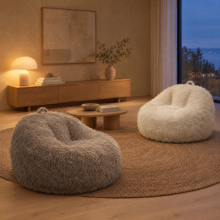 Elsa fluffy lounge stoelen Taupe en Dove white in woonkamer