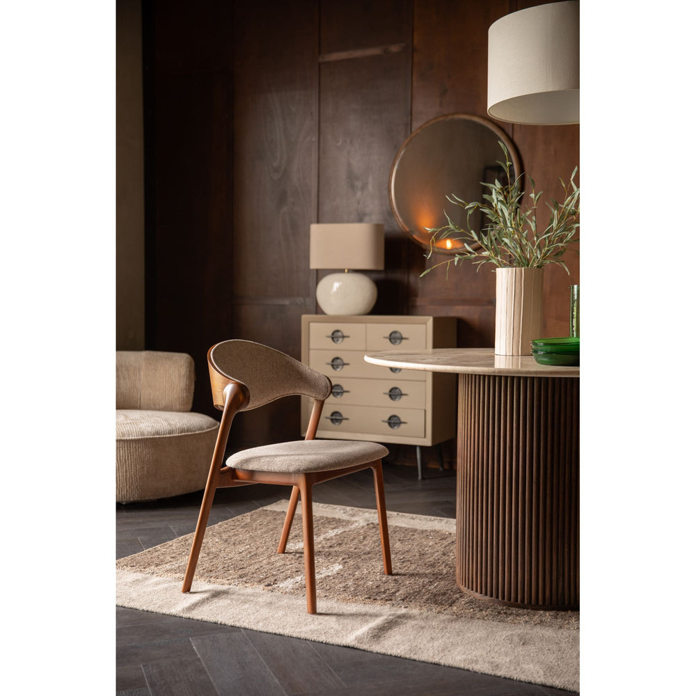 Dutchbone Babington stoelen aan eettafel